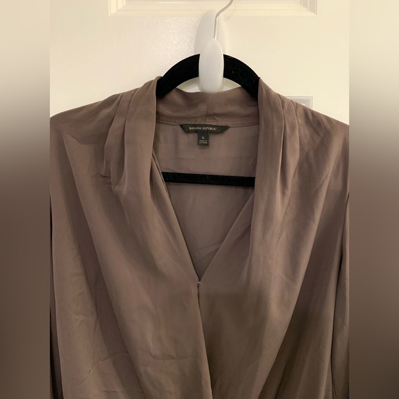 BANANA REPUBLIC • Dark Beige Blouse - Picture 6 of 9
